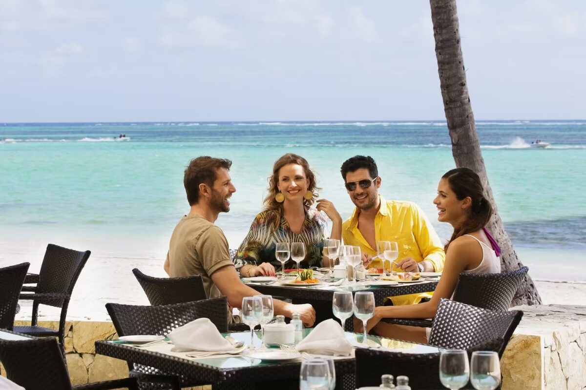 Grupo de amigos en Barcelo Bavaro Beach