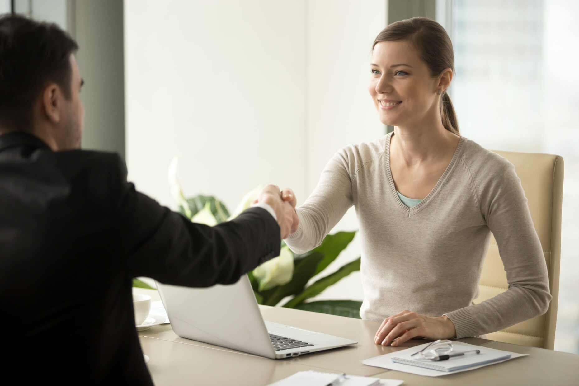 female-employee-handshaking-with-male-client (1)