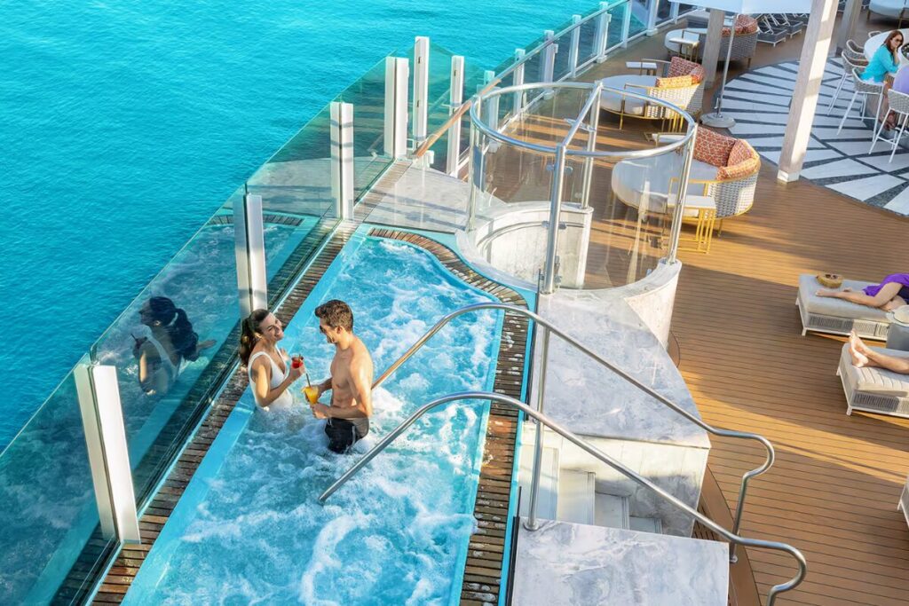 Norwegian Luna piscina