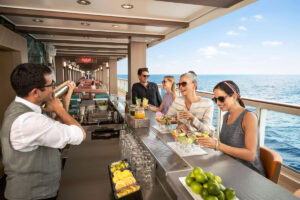 02_norwegian_encore_waterfront_personas_1200x800