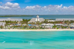 The Pyramid Cancún by Oasis
